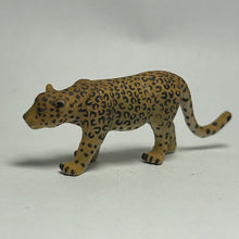 Cargar imagen en el visor de la galería, Leopard mother and Cub - Trading Figure - Miniature (10)
