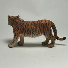 Load image into Gallery viewer, Bengal tiger mother and cub - Trading Figure - Miniature (1)
