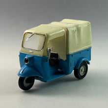 Cargar imagen en el visor de la galería, Daihatsu Midget / DKA type - Mini Model Car - Trading Figure
