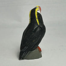 Cargar imagen en el visor de la galería, Tufted Puffin - Trading Figure - Miniature - 023C
