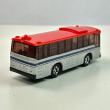 Load image into Gallery viewer, Tomica 1/130 Mitsubishi Fuso Aero Star Niigata Kotsu Route Bus (Silver x Red)
