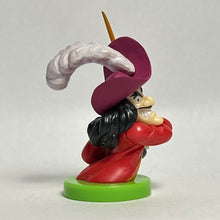 Cargar imagen en el visor de la galería, Peter Pan - Captain Hook - Trading Figure - Choco Egg (77)
