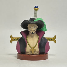 Cargar imagen en el visor de la galería, One Piece - Dracule Mihawk - Trading Figure - Choco Egg (14)
