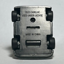 Cargar imagen en el visor de la galería, Cadillac Fleetwood 1933 - Miniture Pull-back Car
