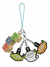 Cargar imagen en el visor de la galería, Toy Story - Alien - Rubber Strap with Block Charm

