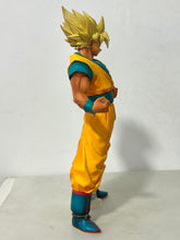Load image into Gallery viewer, Dragon Ball Z - Son Goku SSJ - Master Stars Piece
