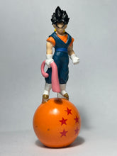 Cargar imagen en el visor de la galería, Dragon Ball Z - Vegito - Pencil Cap with Figure
