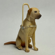 Cargar imagen en el visor de la galería, Labrador Retriever Guide Dog - Trading Figure - Miniature - Secret 1
