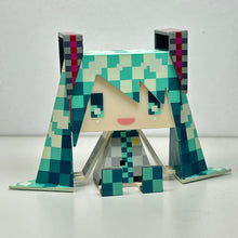 Cargar imagen en el visor de la galería, Vocaloid - Hatsune Miku - Doll - Graphig ++ - Checkered ver
