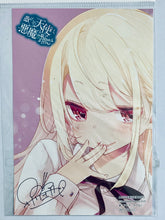 Cargar imagen en el visor de la galería, Oroka na Tenshi wa Akuma to Odoru - Amame Lily - Illustration Card
