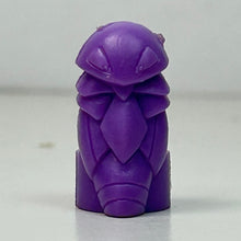 Cargar imagen en el visor de la galería, Pokémon - Cocoon / Kakuna - Eraser Figure - Violet

