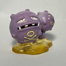 Cargar imagen en el visor de la galería, Pokémon - Weezing - Trading Figure - Monster Collection
