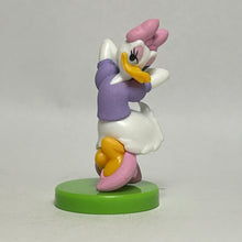 Cargar imagen en el visor de la galería, Disney - Daisy Duck - Trading Figure - Choco Egg (107)
