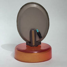 Cargar imagen en el visor de la galería, A Woman in the Change Tray - Mini Figure - Bottle Cap (8)
