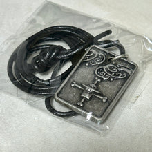 Cargar imagen en el visor de la galería, One Piece - Edward Newgate - Necklace - Treasure Box

