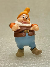 Cargar imagen en el visor de la galería, Snow White and the Seven Dwarfs - Happy - Disney Choco Party Part 1 - Trading Figure (013)
