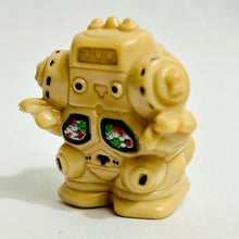 Cargar imagen en el visor de la galería, Ultraseven - King Joe - Finger Puppet Figure
