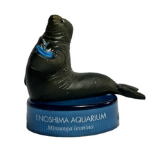 Cargar imagen en el visor de la galería, Southern Elephant Seal - Figure - Bottle Cap
