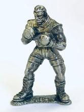 Load image into Gallery viewer, Street Fighter II Steel Warrior - M. Bison / Balrog - Metal Figure Strike 2
