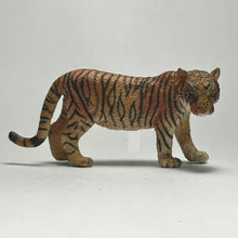 Load image into Gallery viewer, Bengal tiger mother and cub - Trading Figure - Miniature (1)
