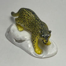 Cargar imagen en el visor de la galería, Snow leopard - Trading Figure - Feline Animals
