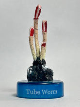 Cargar imagen en el visor de la galería, Giant Tube Worm - Mini Figure - Bottle Cap
