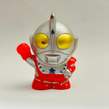 Cargar imagen en el visor de la galería, Ultraman: The Adventure Begins - Ultraman Chuck - Finger Puppet - SD Figure
