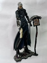 Load image into Gallery viewer, Trigun - Vash the Stampede - Figure - Black Ver. Sunglasses
