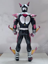 Load image into Gallery viewer, Kamen Rider Kabuto - Hyper Form Clock Up Mode - Super Size Soft Vinyl Figure

