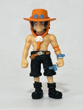 Cargar imagen en el visor de la galería, One Piece Trading Figures - Mini Figure
