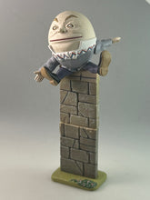 Cargar imagen en el visor de la galería, Alice&#39;s Adventures in Wonderland - Humpty Dumpty - Figure - Mini Vignette
