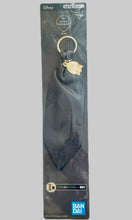Cargar imagen en el visor de la galería, Twisted Wonderland - Night Raven College Necktie-style Motif Charm - Ichiban Kuji Disney TW 2nd Hen (Prize I)
