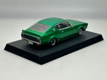 Cargar imagen en el visor de la galería, 1:64 Nissan Skyline Kenmeri 2Dr 1973 (C110) Metallic Green - Model Car
