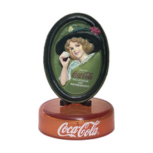 Cargar imagen en el visor de la galería, A Woman in the Change Tray - Mini Figure - Bottle Cap (8)
