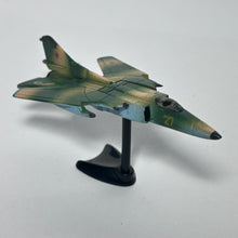 Cargar imagen en el visor de la galería, MAPO MiG-23/27 Flogger - Trading Figure - Miniature (14)

