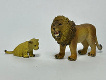 Load image into Gallery viewer, Lion Family (A) - Trading Figure - Miniature (8)
