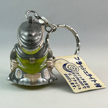 Cargar imagen en el visor de la galería, Aliens - Alien Warrior - Figure Keychain with Flashlight
