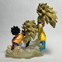 Cargar imagen en el visor de la galería, Dragon Ball Z - Gotenks SSJ3, Son Gohan &amp; Son Goku SSJ3 - Trading Figure - I10
