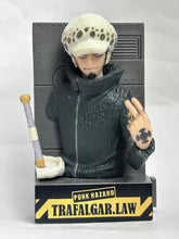 Cargar imagen en el visor de la galería, One Piece - Trafalgar Law - Magnet Figure
