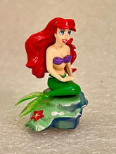 Cargar imagen en el visor de la galería, The Little Mermaid - Ariel - Disney Choco Party Part 2 - Trading Figure (044)
