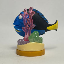Cargar imagen en el visor de la galería, Finding Dory - Dory - Trading Figure - Choco Egg (38)
