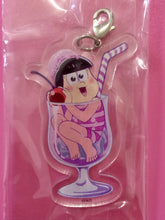 Cargar imagen en el visor de la galería, Osomatsu-san - Matsuno Todomatsu - Summer Pine Market Trading Acrylic Charm - Cream Soda Matsu ver.
