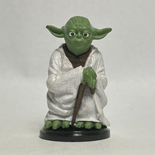 Cargar imagen en el visor de la galería, Star Wars - Yoda - Trading Figure - Choco Egg (6)
