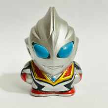 Cargar imagen en el visor de la galería, Ultraman Tiga - Evil Tiga - Finger Puppet - SD Figure
