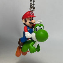 Cargar imagen en el visor de la galería, New Super Mario Bros. Wii - Mario &amp; Yoshi - Figure Keychain
