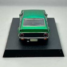 Cargar imagen en el visor de la galería, 1:64 Nissan Skyline Kenmeri 2Dr 1973 (C110) Metallic Green - Model Car
