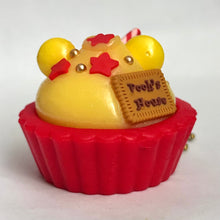 Cargar imagen en el visor de la galería, Winnie the Pooh - Disney’s Characters - Cup Cake Charm - Ballchain
