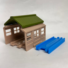 Cargar imagen en el visor de la galería, Thomas &amp; Friends - Depot + Straight Track - Toy (15)
