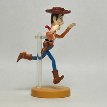 Cargar imagen en el visor de la galería, Toy Story 2 - Woody - Trading Figure - Choco Egg (1)
