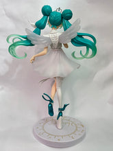 Load image into Gallery viewer, Piapro Characters - Hatsune Miku - SPM Figure - 15th Anniversary KEI Ver.
